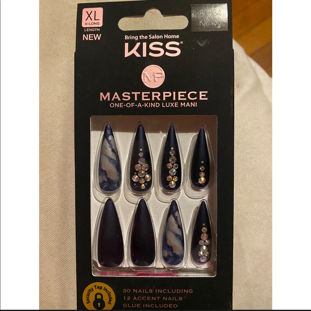 Press on nails